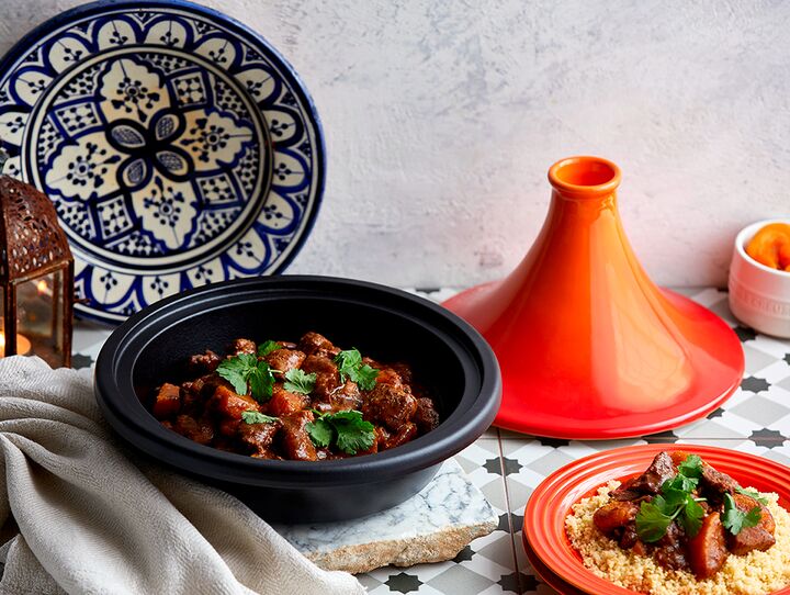 https://www.lecreuset.fr/on/demandware.static/-/Library-Sites-lc-sharedLibrary/default/dw77d58f7b/images/content-recipes/HD_720/LC_20210105_GB_RC_CI_r0000000001600_ENG.jpg